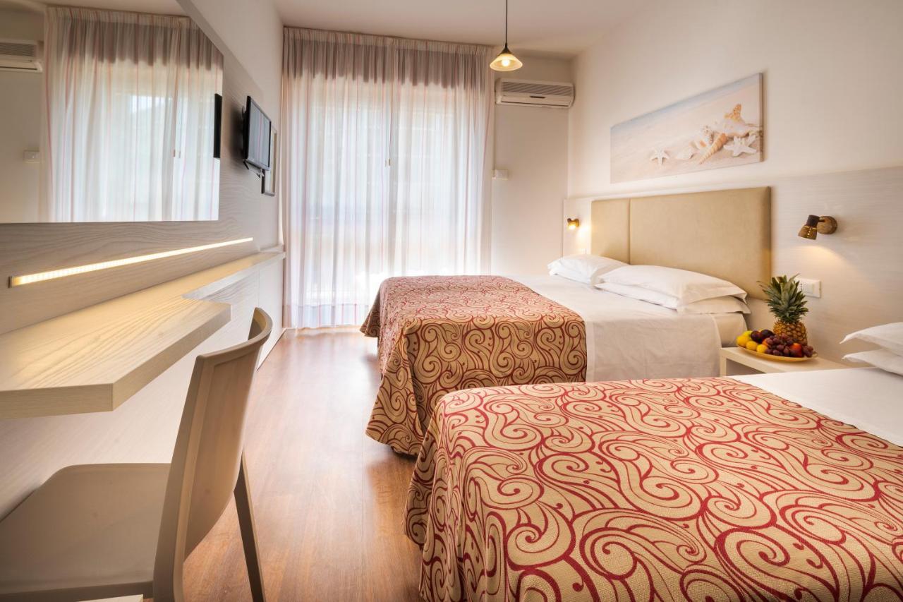 Hotel Niagara Lignano Sabbiadoro Exterior foto