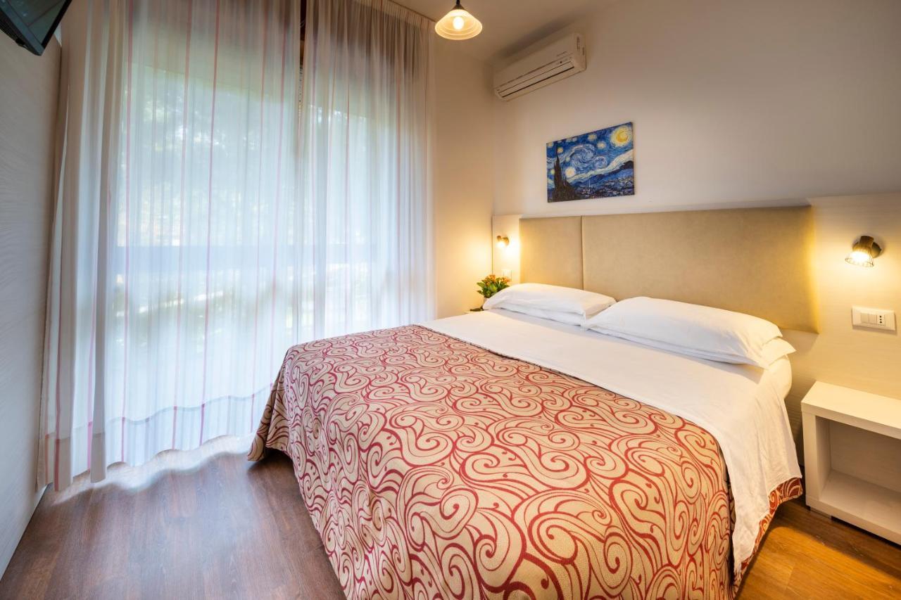 Hotel Niagara Lignano Sabbiadoro Exterior foto