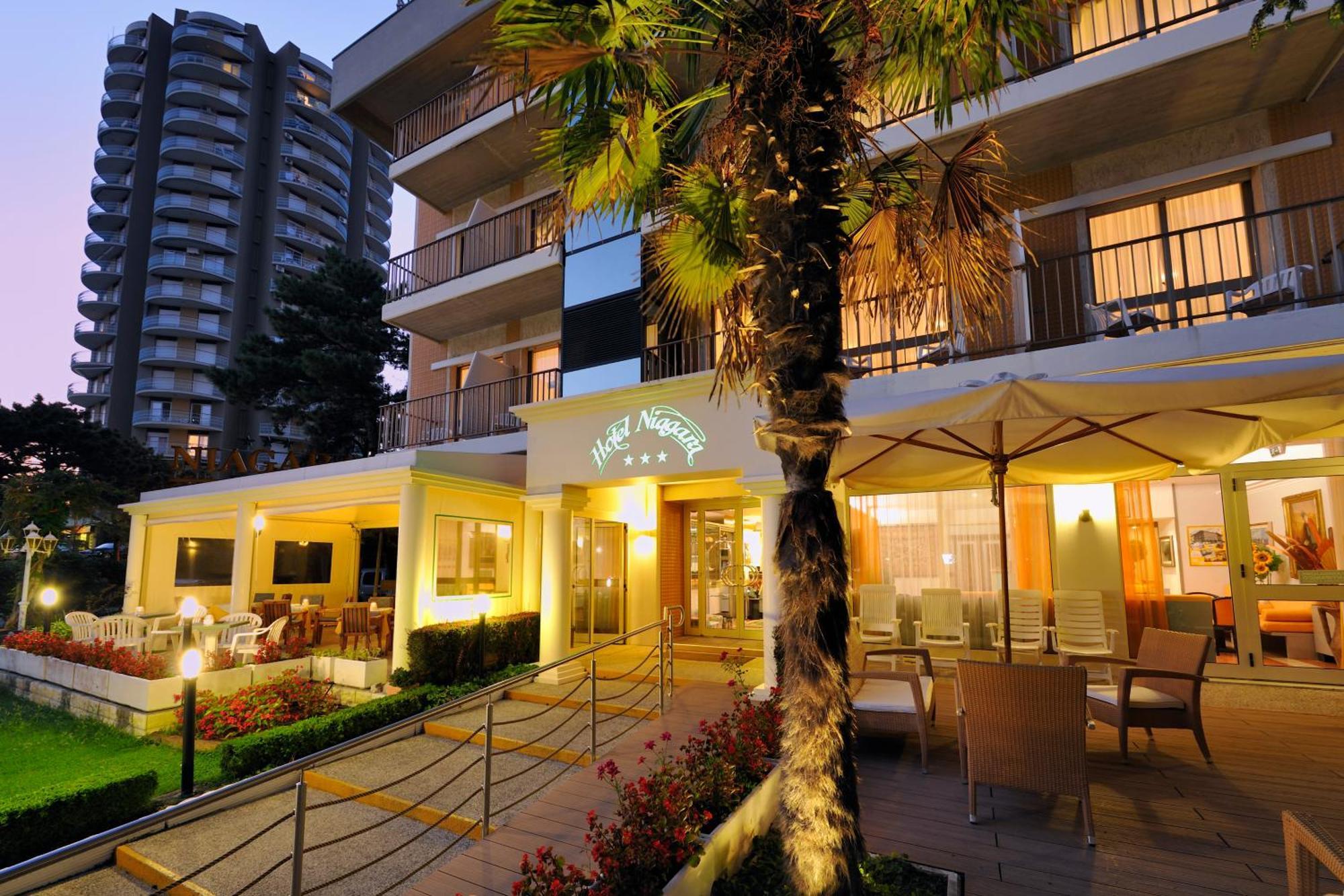 Hotel Niagara Lignano Sabbiadoro Exterior foto