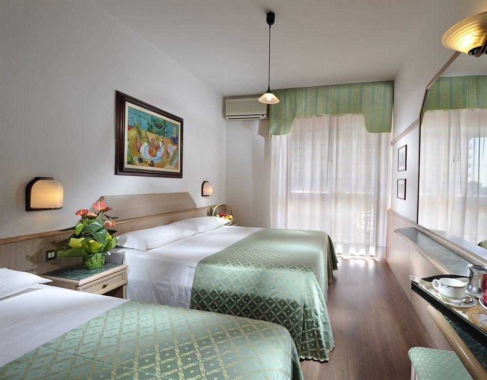 Hotel Niagara Lignano Sabbiadoro Exterior foto
