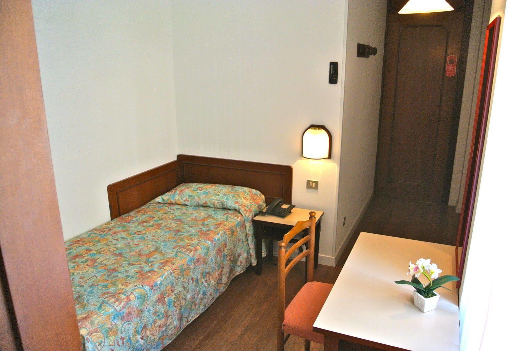 Hotel Niagara Lignano Sabbiadoro Exterior foto