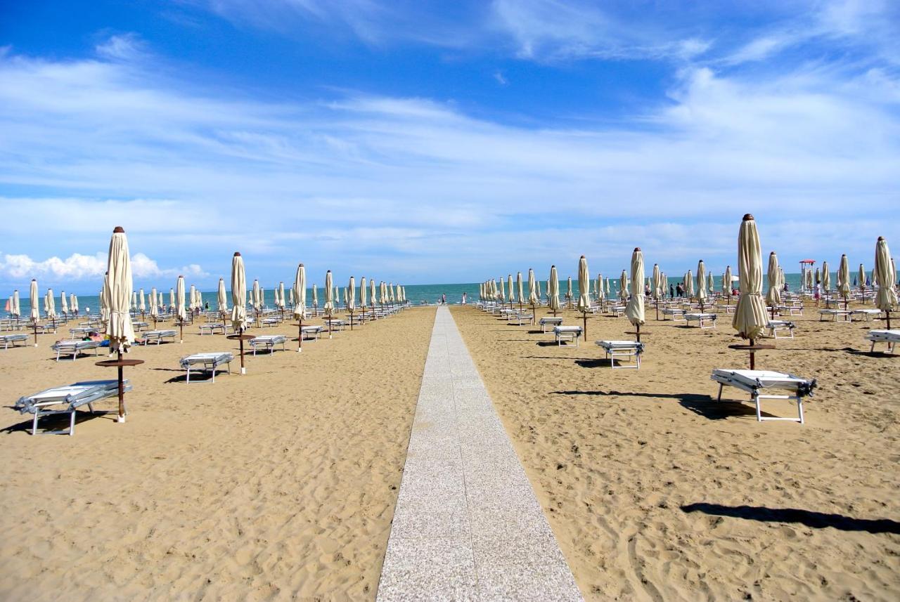 Hotel Niagara Lignano Sabbiadoro Exterior foto